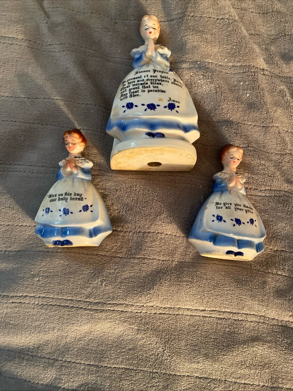 Vintage trio of mother and 2 daughters figures saying dinner prayers.